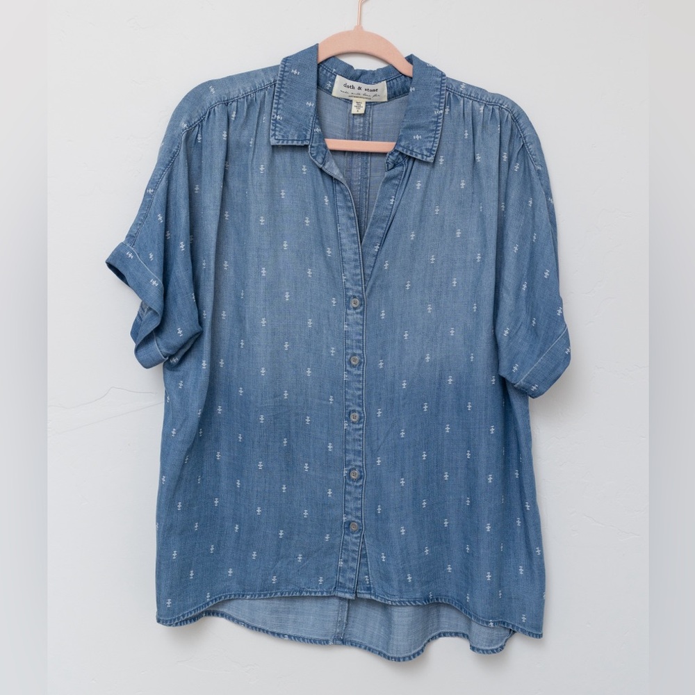 Cloth & Stone Size L Short Sleeve Print Chambray Top